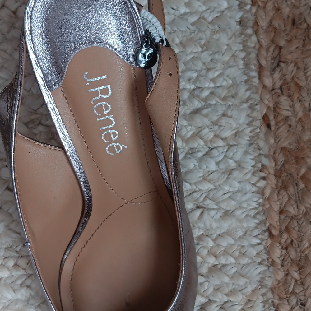 SALE!!J.Renee' Pewter/Siver Leather. Size 7.5 M.Slingback - Picture 8 of 9